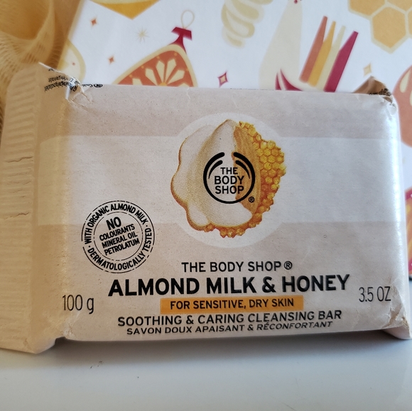 Brand New The Body Shop Bath Set - Picture 3 of 16